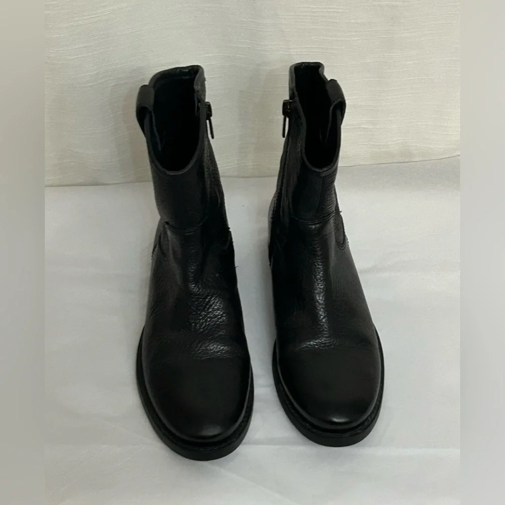 Vince Camuto Payatt Women's Quiet Luxury Black Leather Zipper‎ Ankle Boots